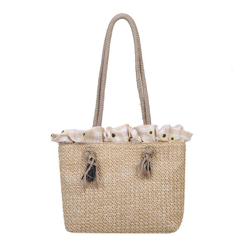 Strohtasche aus geflochtenem Raffia in Weiss und Khaki, ideal für den Sommer, mit Kordelzugöffnung und Doppelseitigen Tragegriffen.