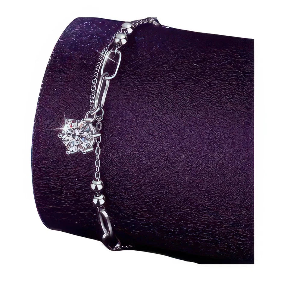 Detailaufnahme des 925 Silber Armbands – hochwertiger Moissanite oder Carbon Stein im Zentrum