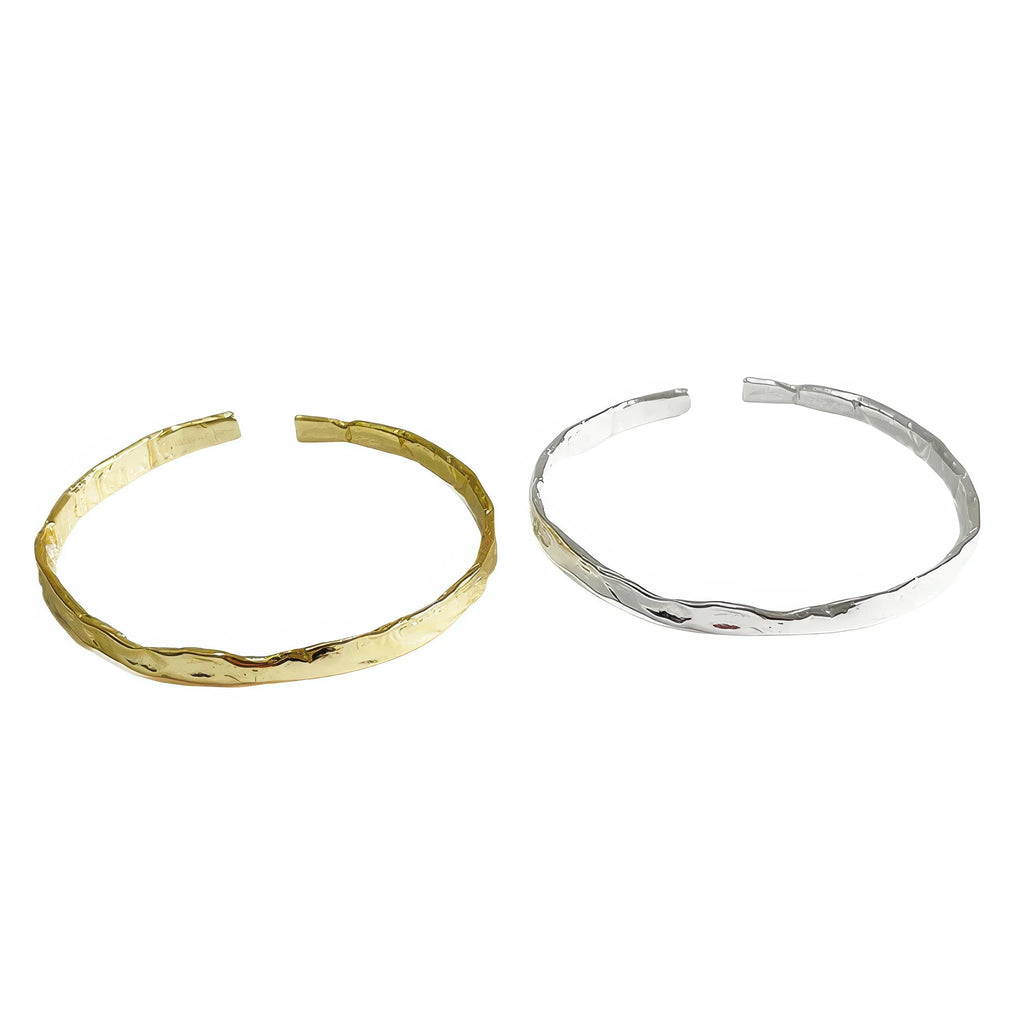 lach gelegte 925 Silber Armreife in Gold und Silber – gehämmerte Oberfläche, urbaner Stil