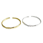 lach gelegte 925 Silber Armreife in Gold und Silber – gehämmerte Oberfläche, urbaner Stil