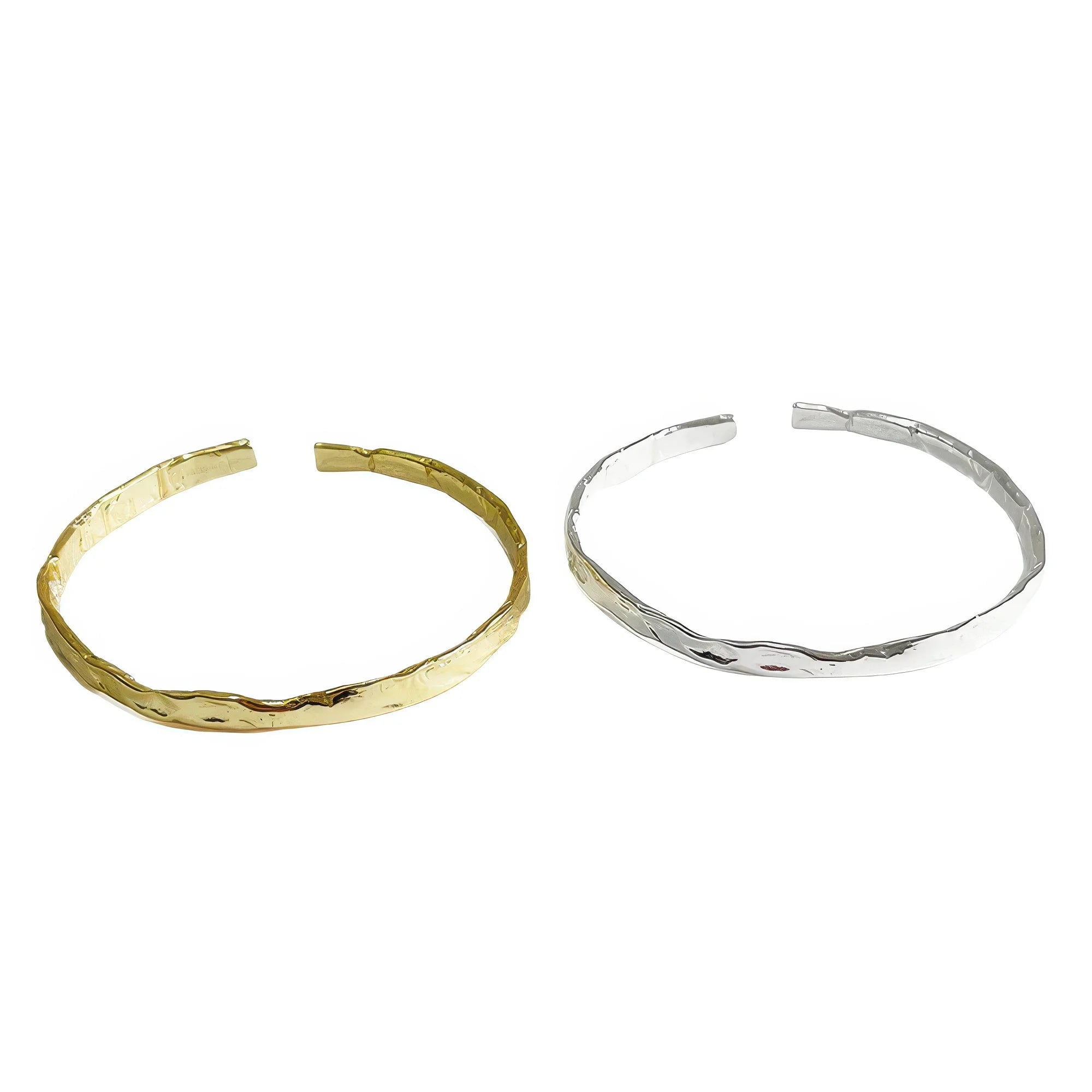 lach gelegte 925 Silber Armreife in Gold und Silber – gehämmerte Oberfläche, urbaner Stil