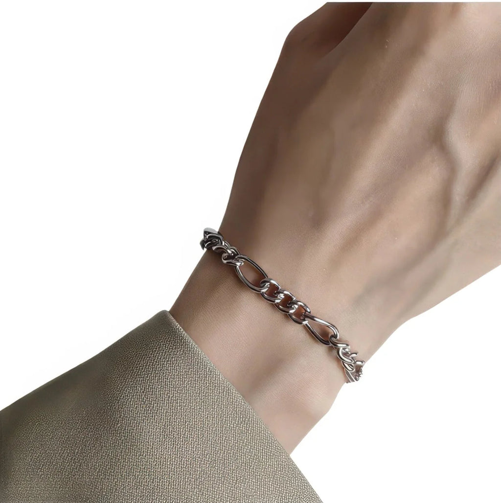 Tragbares Silberarmband – modern, glatt und dezent für elegante Alltagslooks