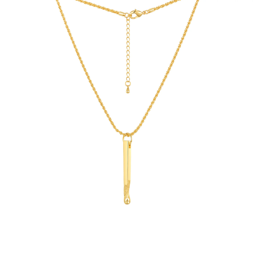 Feine Halskette mit verdrehtem Element – weich, ruhig und modern