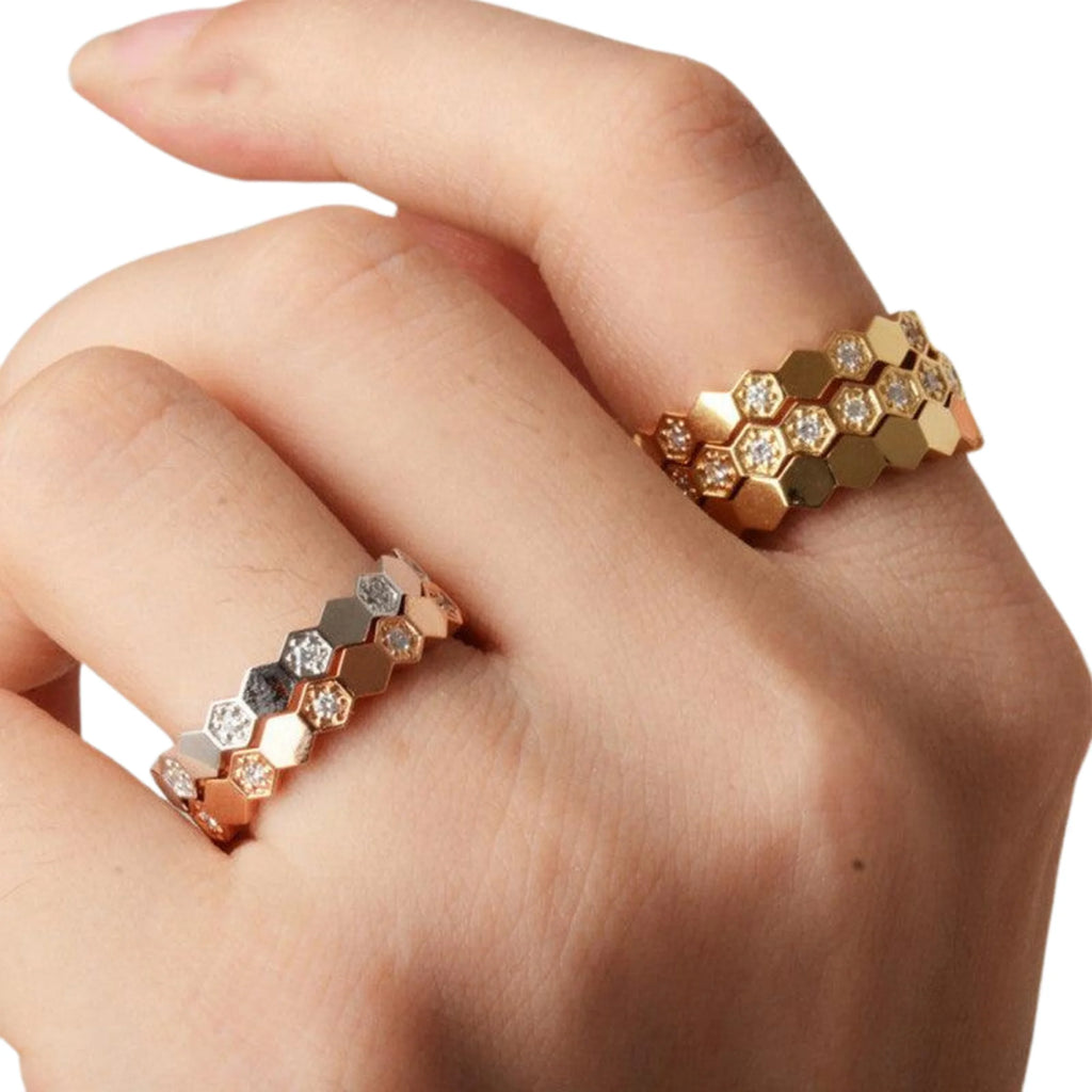 Ring mit sechseckigem Aufbau und glatter Oberfläche – mit Zirkonia