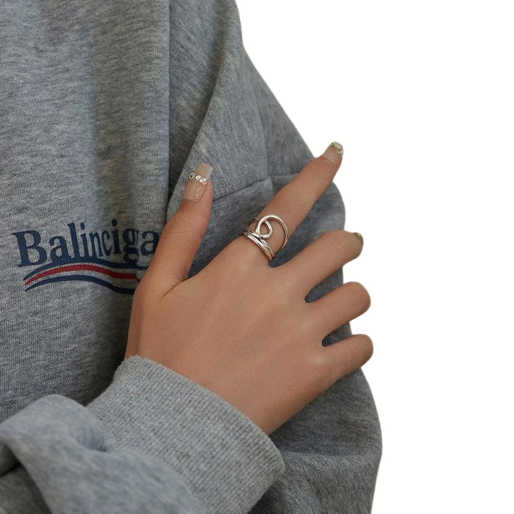 Silberring mit überkreuzter Wickelform – leicht und modern