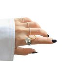 Offener Ring mit ungleichmässiger Form in Silber und goldfarbenem Element