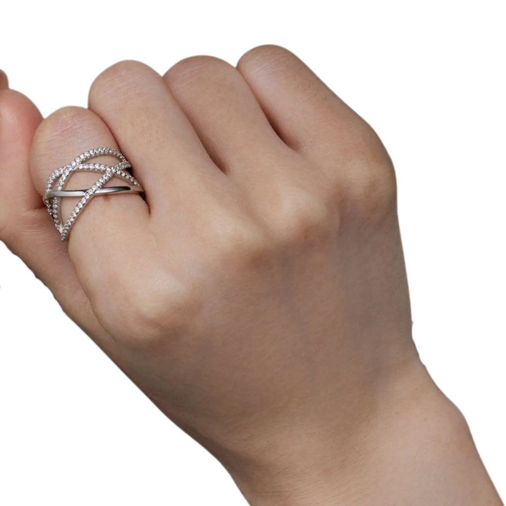 Mehrlagiger Ring mit geometrischer Linienführung – stabil und modern