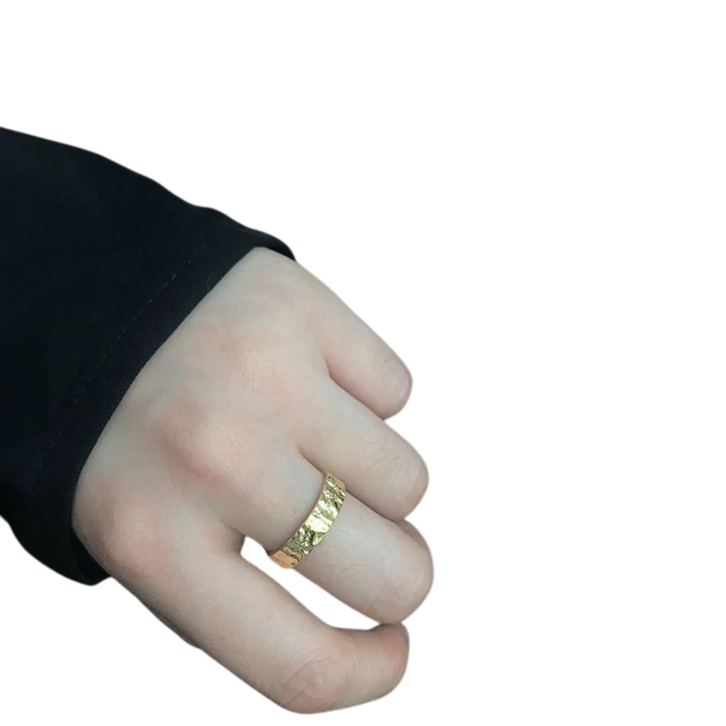 Silberring mit strukturierter Oberfläche – unregelmässig, glänzend, verstellbar