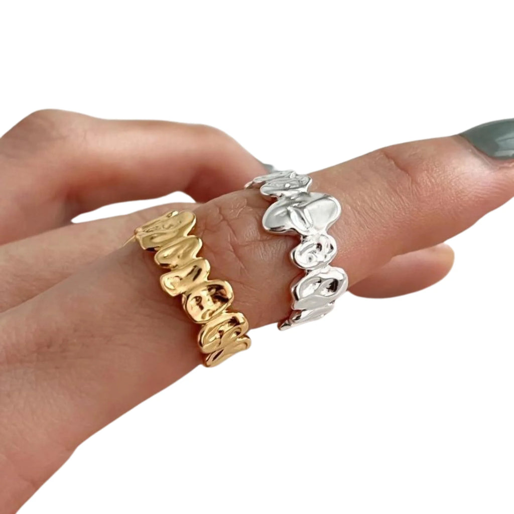 Weich geformter Ring aus echtem Silber – einzigartig im Verlauf