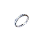 Stabiler Ring mit Wabenelementen – elegant, symmetrisch und robust
