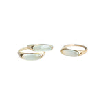 Runder Ring mit sanft erhobenen Elementen – matt schimmernd und elegant