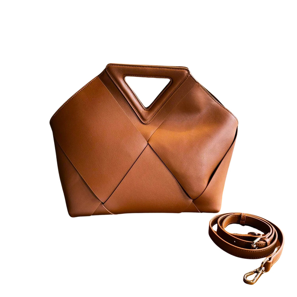 Caramellfarbene gewebte Tasche aus Leder mit Griffausschnitt und cleaner Optik