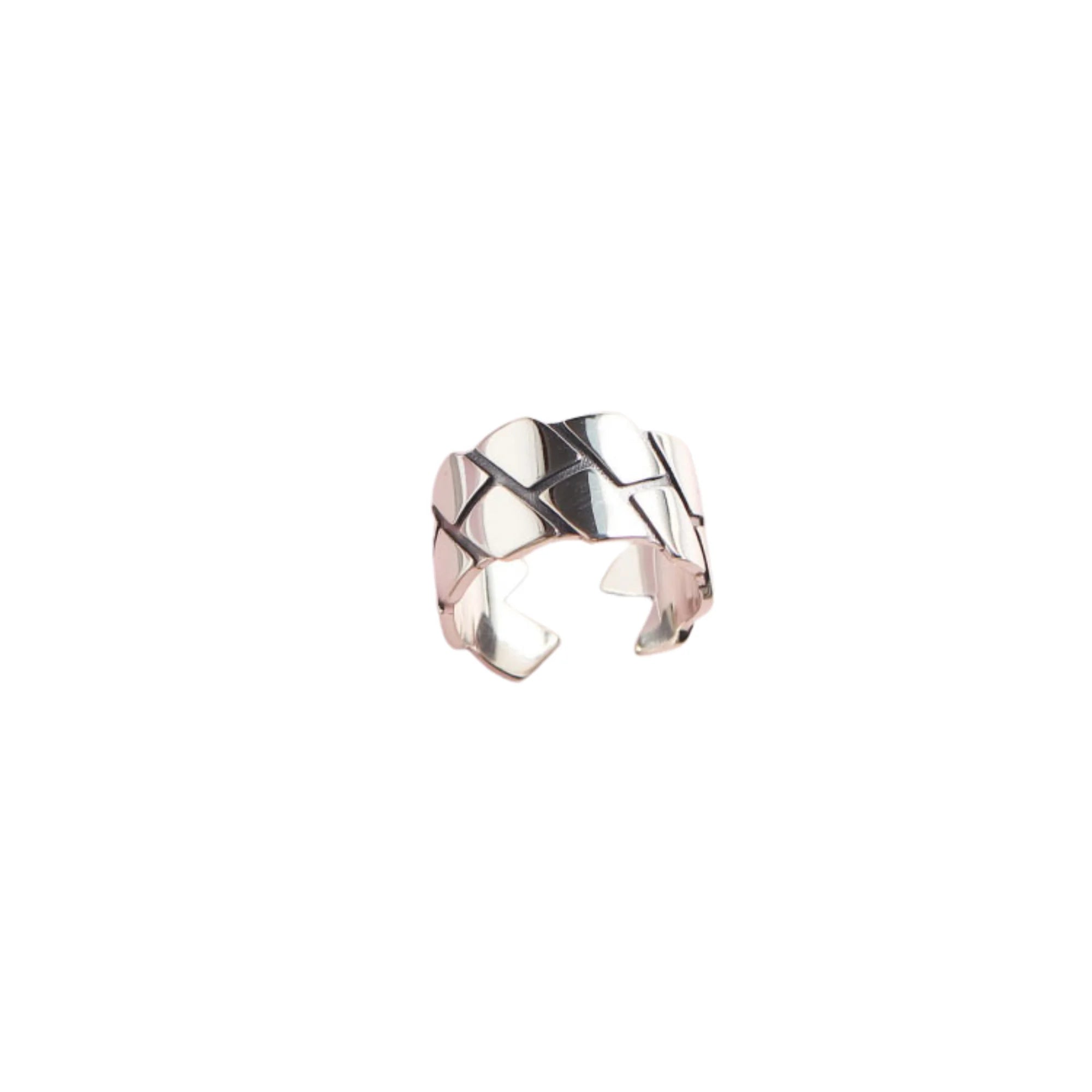 Ring mit strukturierter Oberseite – modern im Aufbau, ruhig im Look