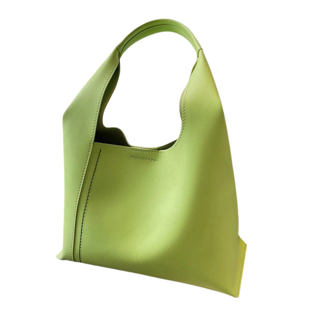 Grüner PU-Shopper in moderner Eimerform mit schrägem Schnitt und Zipperfach