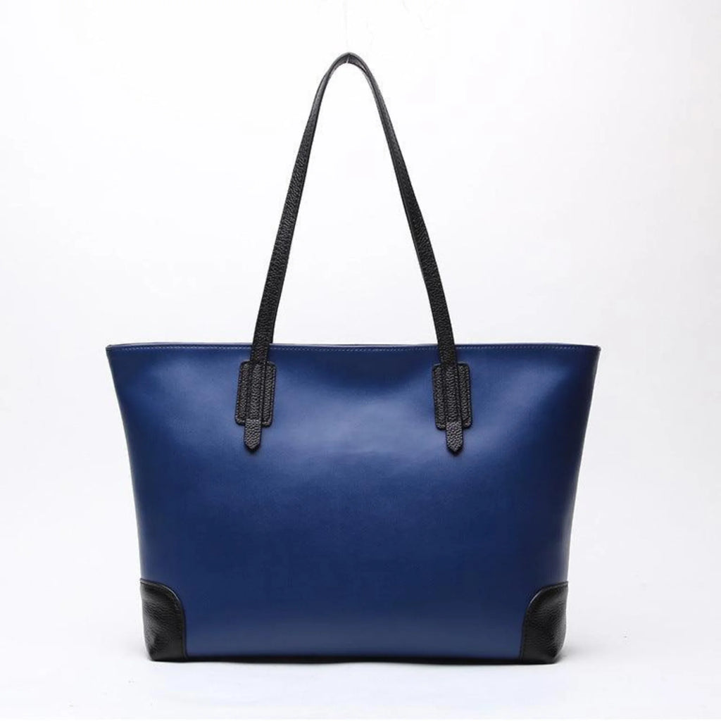 Dunkelblaue Echtledertasche mit schwarzen Riemen und Kontrastelementen – formstark und elegant