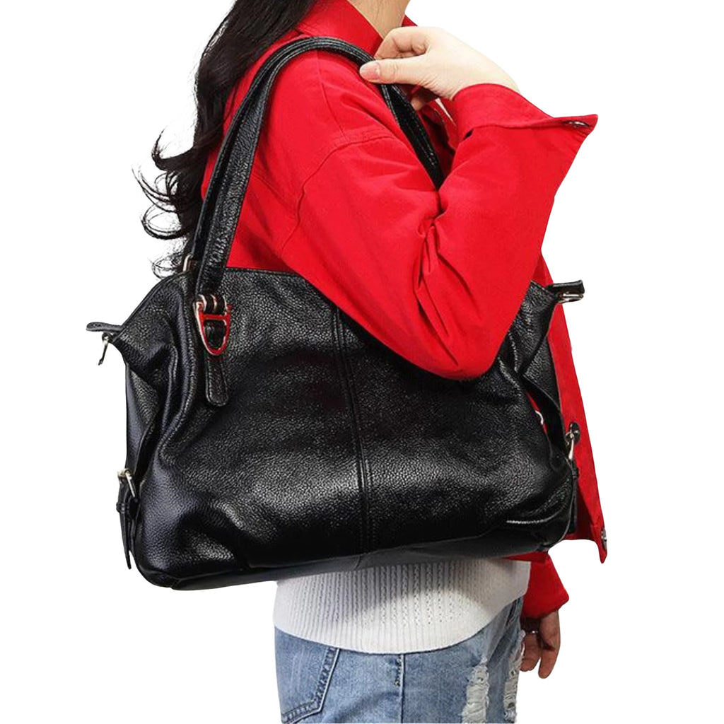 Schwarze Echtledertasche in Halbmondform mit silberner Hardware und Strukturgriff