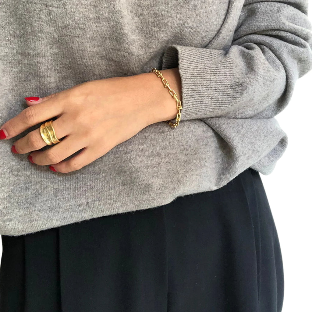 925er Ring mit asymmetrischer Linie – flexibel und stilvoll