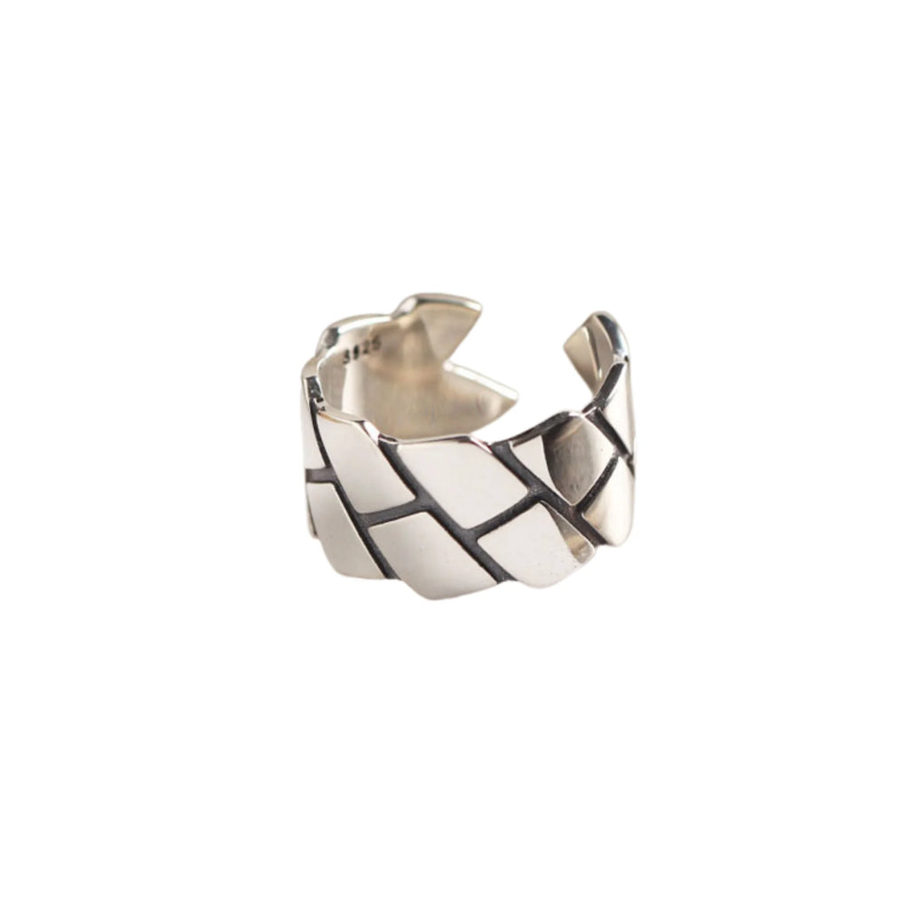 Minimalistischer Ring mit geometrischer Gestaltung – urban und schlicht