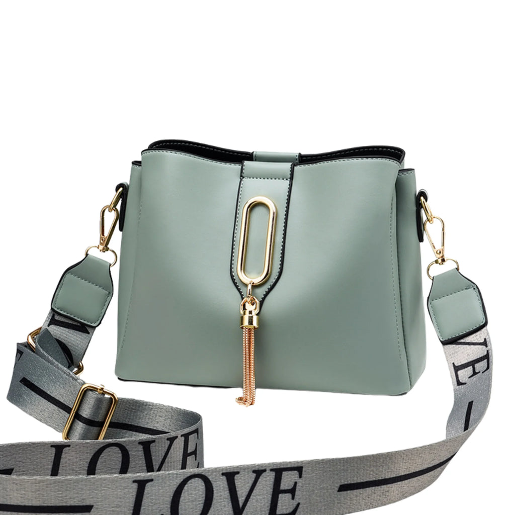Cloud Mint Schultertasche mit breitem Tragegurt und elegantem Golddetail