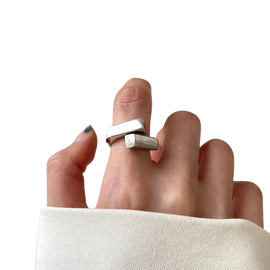 Geometrischer Ring aus massivem 925 Silber in zwei Farbvarianten