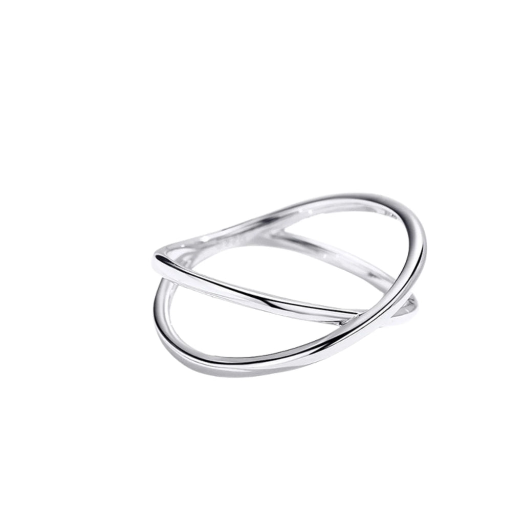 Platinfarbener Ring mit dezentem Symbol – unaufdringlich und elegant