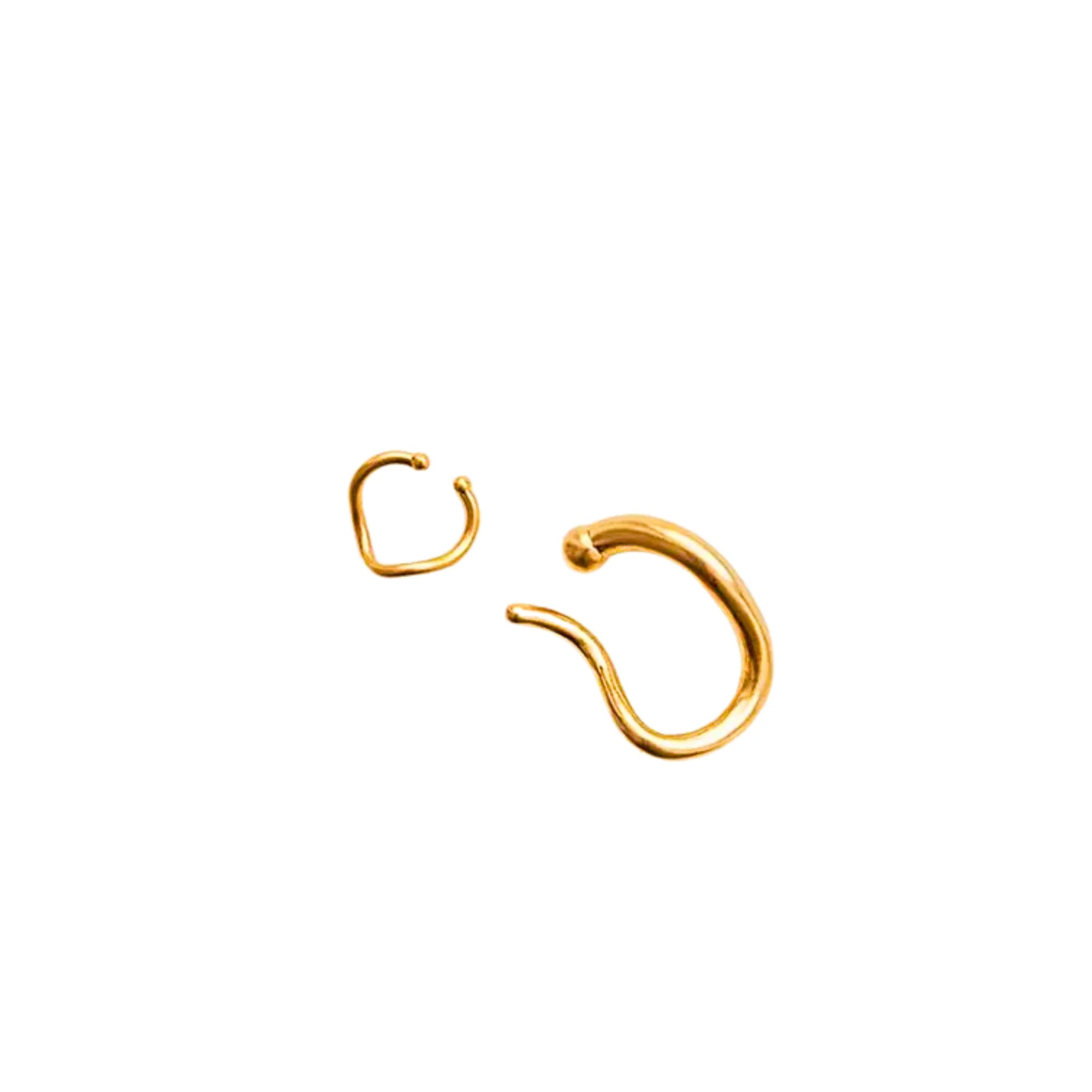 Spiral Ear Cuff vergoldet – Detailansicht offen, geschwungene Form