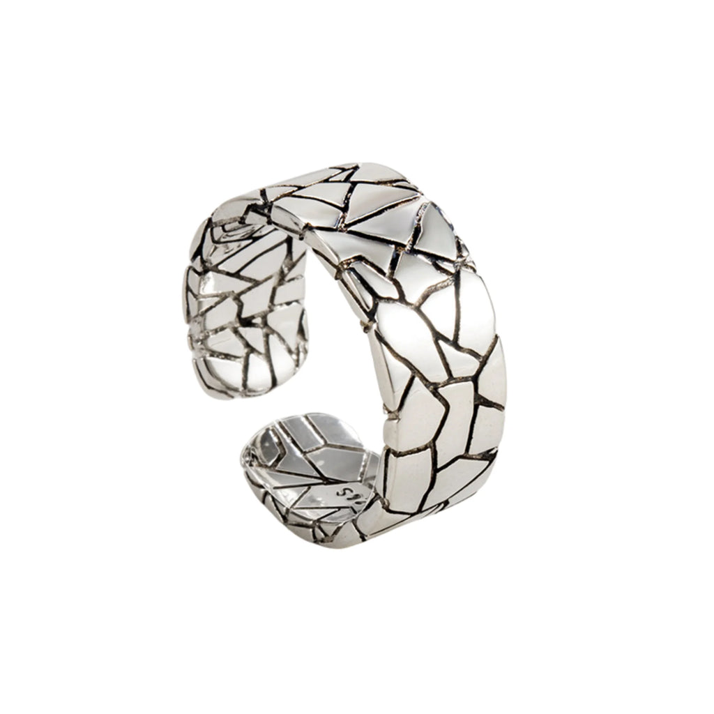 Silberring mit rauer Crackle-Struktur – massives Statement für moderne Looks