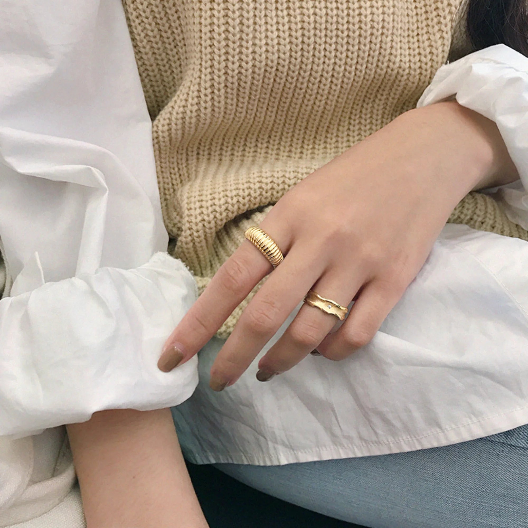 Designring mit Rillenmuster – anpassbar, minimalistisch und edel verarbeitet