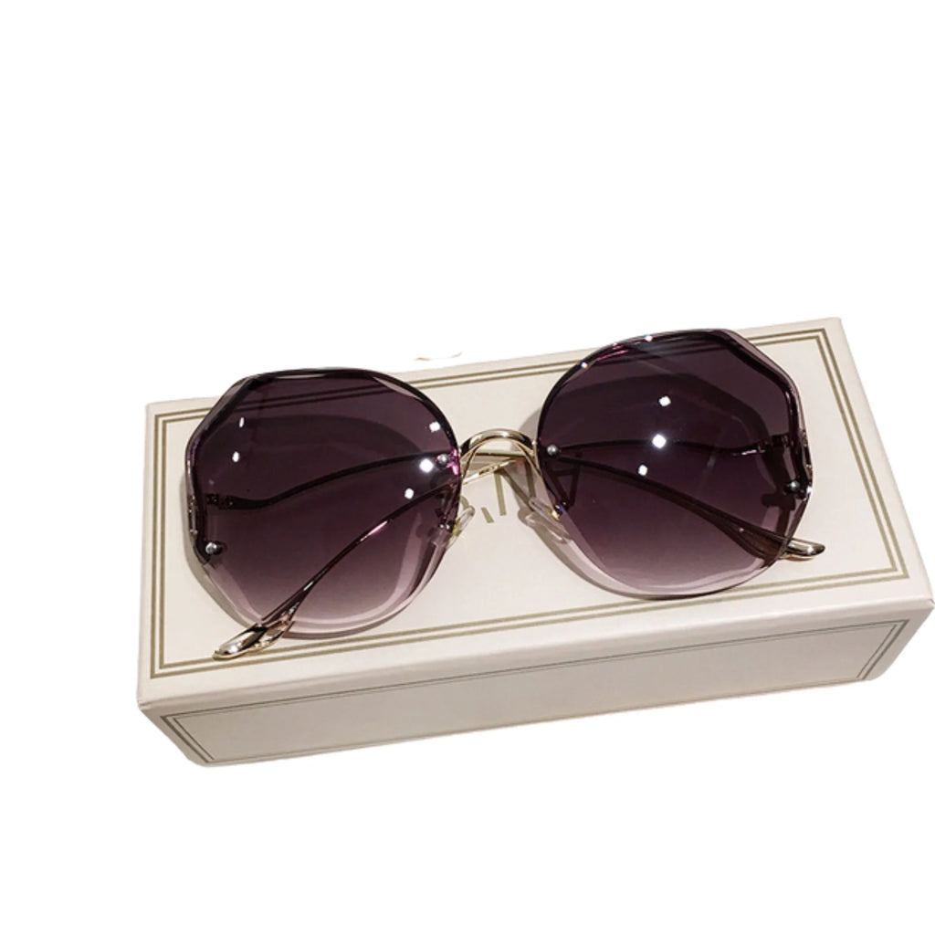 Violette Fläche ohne Struktur – gehalten in Übergang