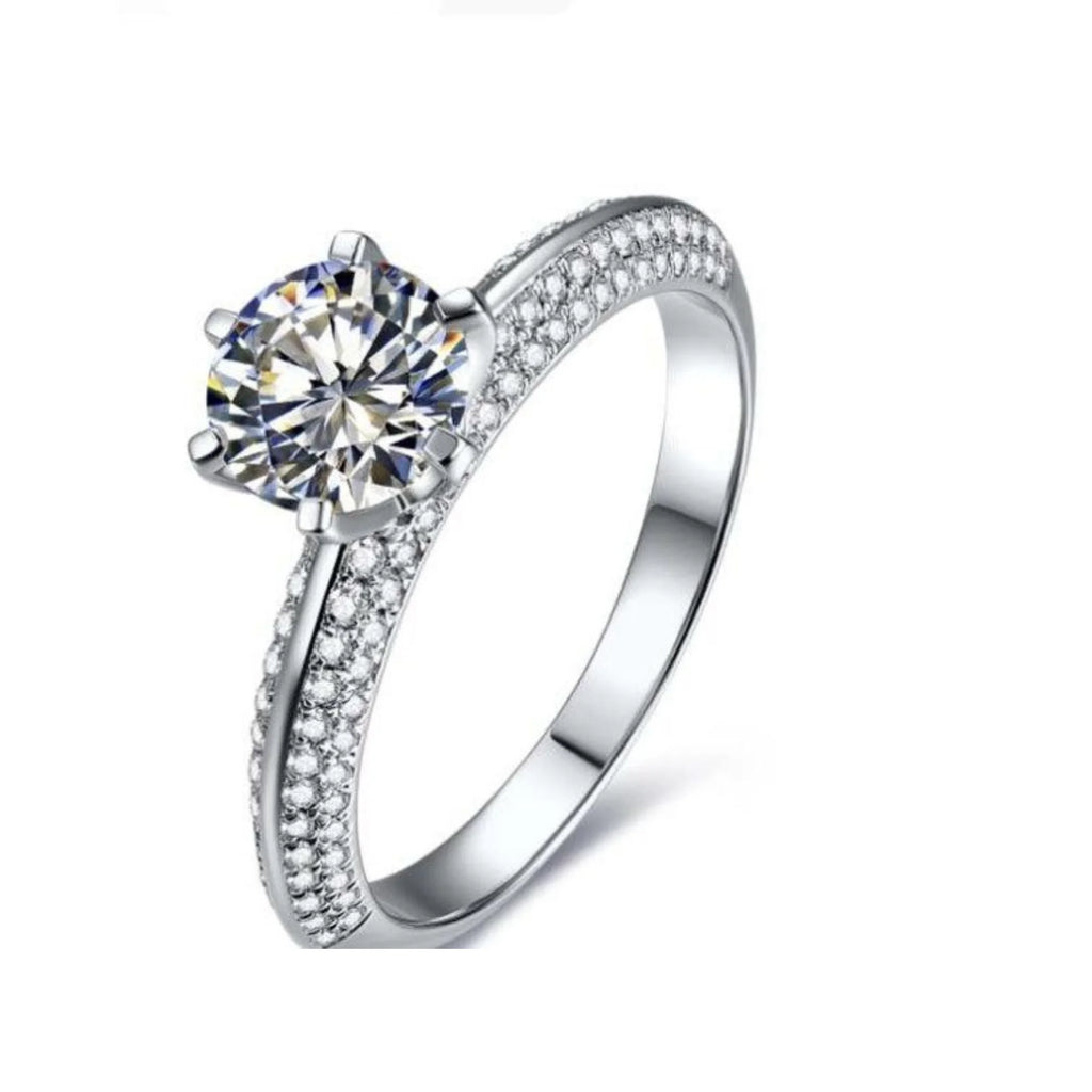 Eleganter Ring mit zwei Seitenreihen aus Zirkonia – hochwertig verarbeitet