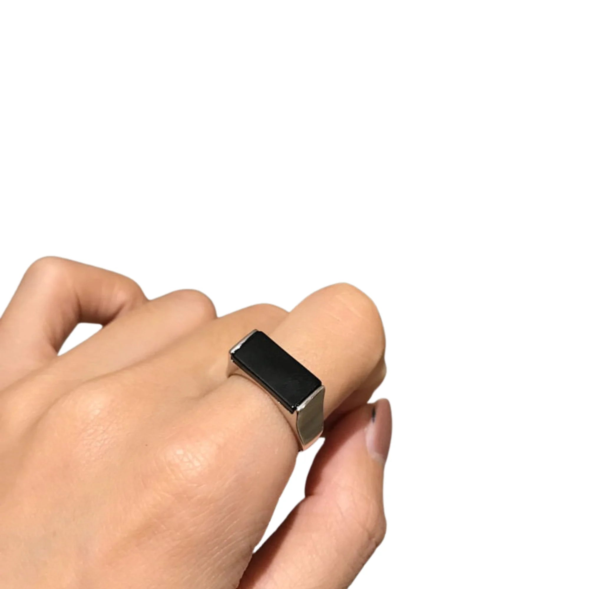 Klassisch geformter Ring mit mattem Glanz – solide und tragbar
