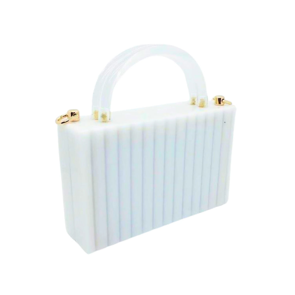 Pure Form der Eisweiss-Clutch – klare Linienführung und minimalistisches Acrylmaterial