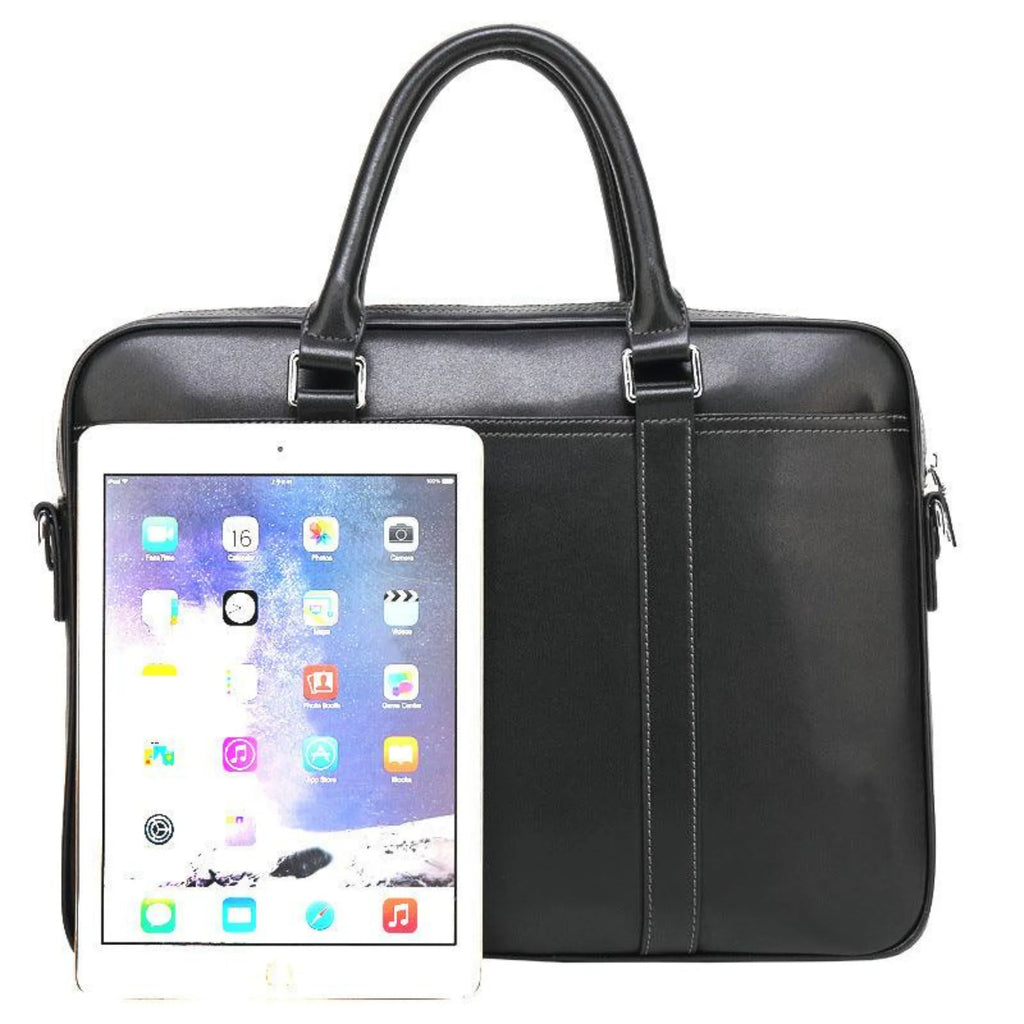14-Zoll Leder-Aktentasche mit iPad zum Vergleich – Obsidian Black, glatte Oberfläche, strukturierte Form.