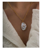 Einzelkette mit vergoldeter 925 Silberkette und frei geformter Naturperle 40cm