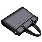 First Layer Ledertasche in black: Widerstandsfähiges Obermaterial für maximalen Schutz vor Sturzschäden.