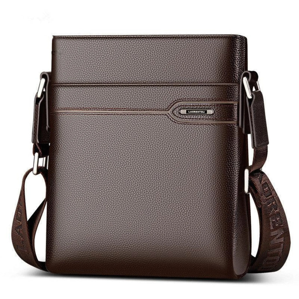 Vertical Square Tasche in Braun: Kompakte Form mit Schultergurt für den sicheren Transport von Hardware.