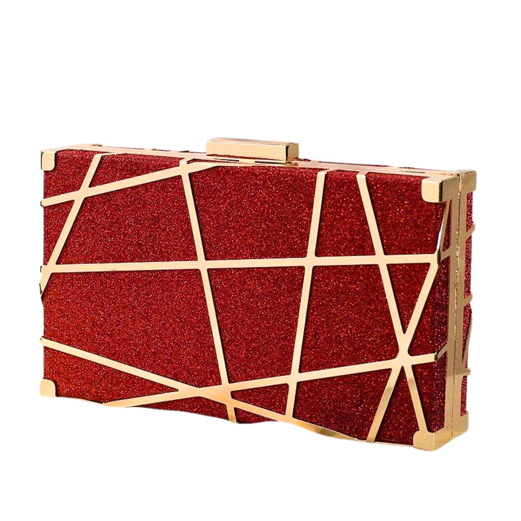 Clutch in Ruby Edge mit markanter Metallstruktur – festlich, glänzend und kantig
