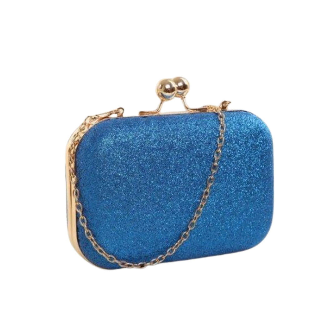 Clutch geöffnet mit schwarzem Innenfutter – Platz für Essentials und Handy