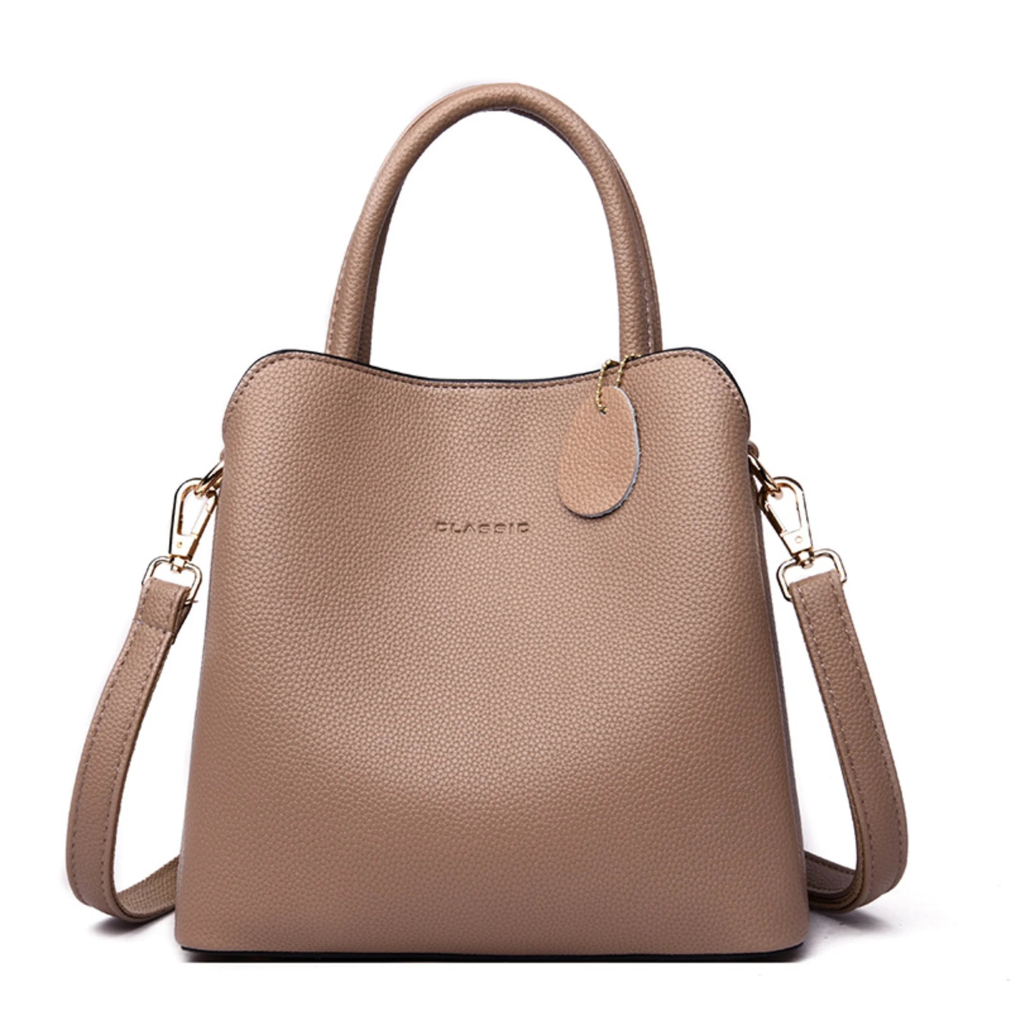 Schultertasche in Sandstone mit klarer Form – kombiniert mit Strickpullover für City-Tage