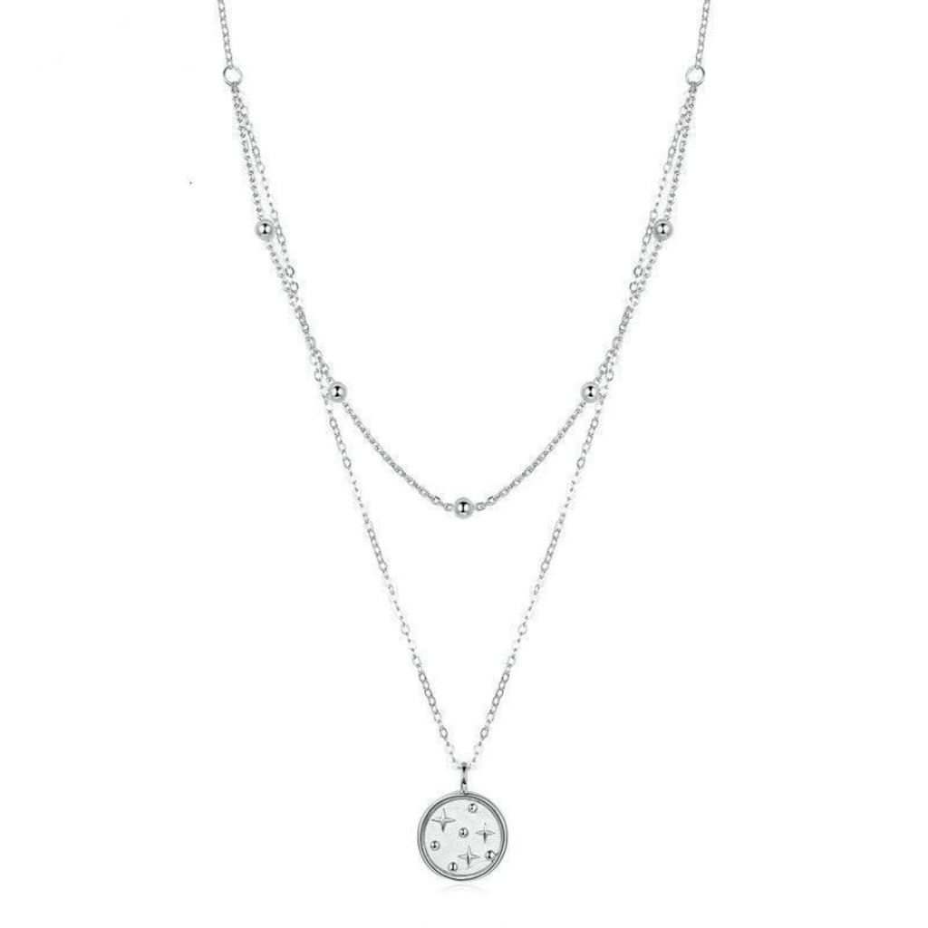 Flatlay der zweilagigen Doppelstern-Kette – als Geschenkidee oder stilvoll arrangiertes Accessoire