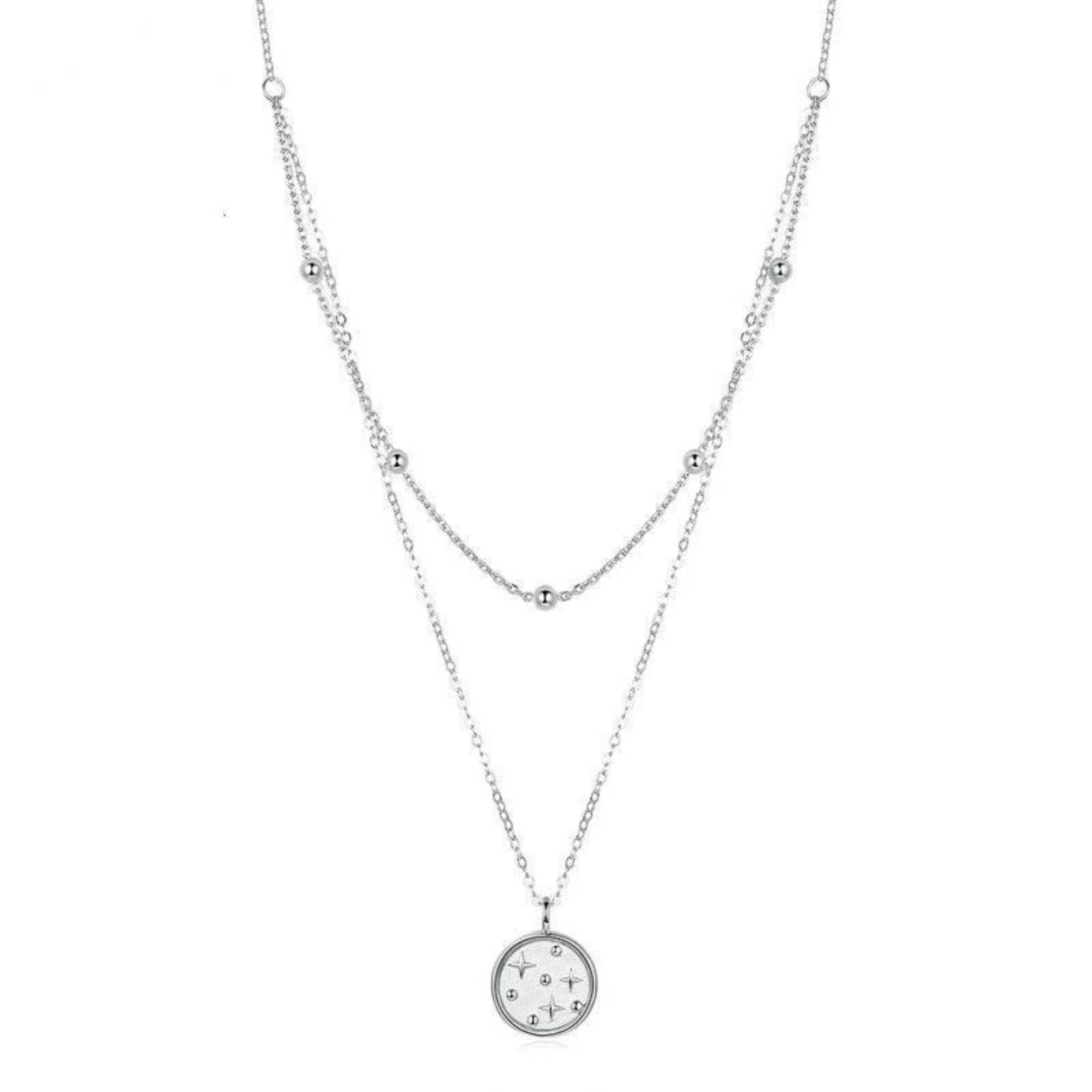 Flatlay der zweilagigen Doppelstern-Kette – als Geschenkidee oder stilvoll arrangiertes Accessoire