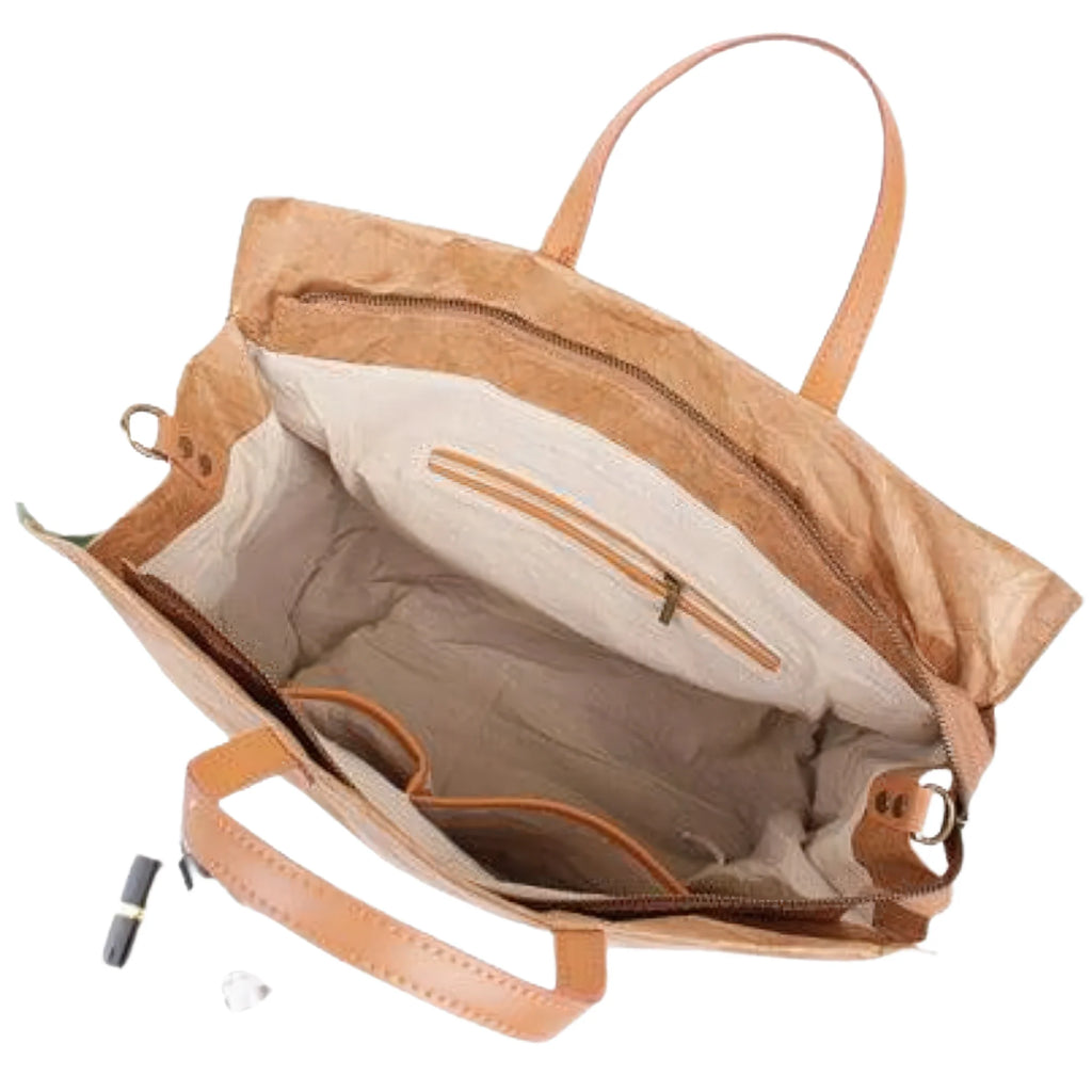 Innenansicht der Cardboard Tan Tasche – mit Reißverschlussfach, Steckfächern und Canvas-Futter