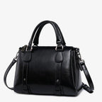 Schwarze Damenhandtasche aus Rindsleder – klar im Design, mit Crossbody-Funktion