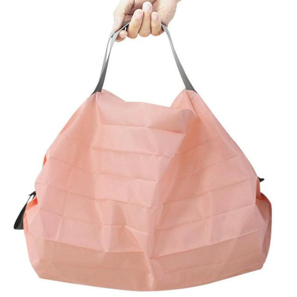 Nylonshopper in Dusty Coral, gefaltet getragen – leicht, gross, wasserabweisend