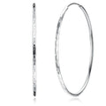 Ultraflache 925er Silber-Creolen mit mattierter Oberfläche und technischer Prägung