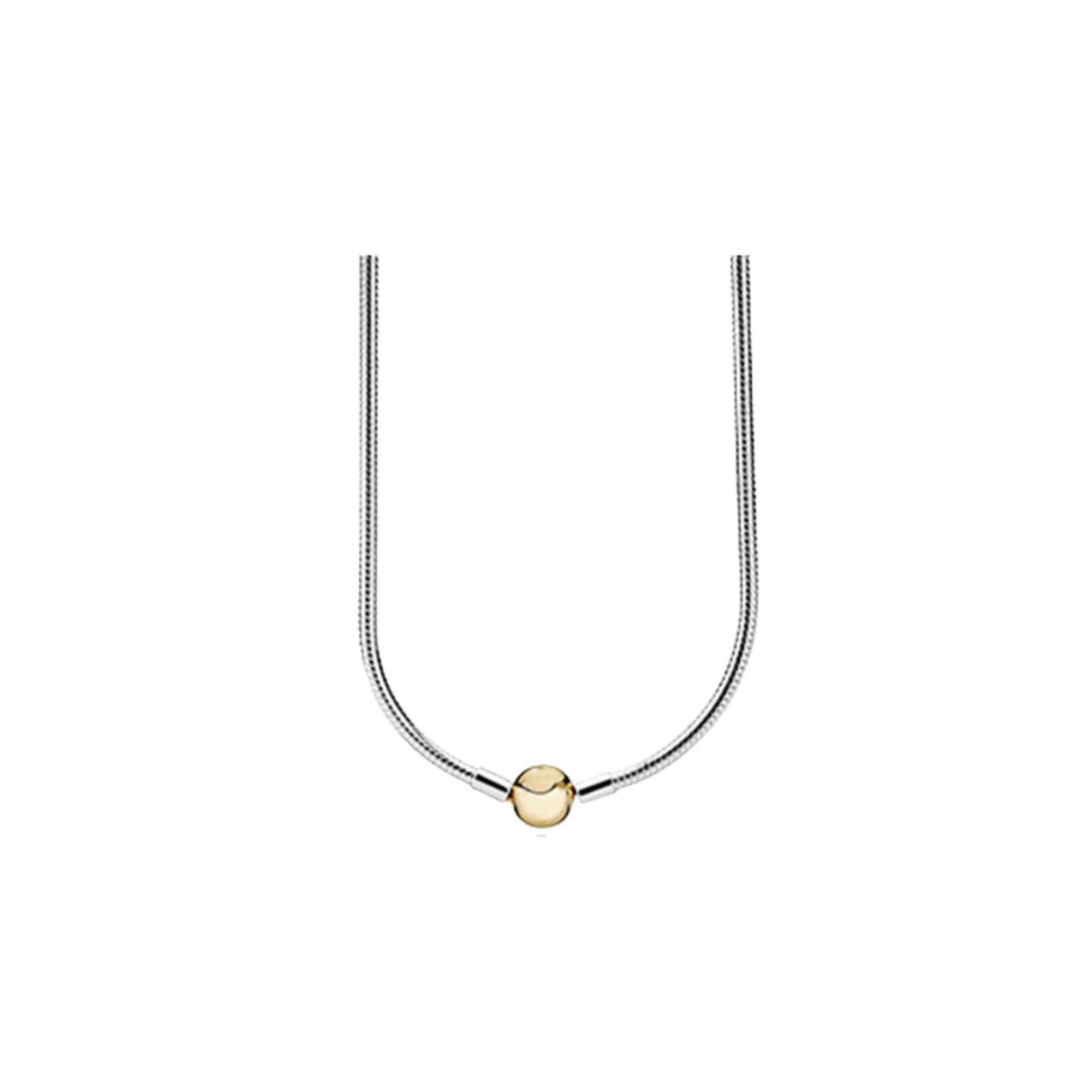 Vergoldete Variante mit rundem Zentrum – feines Fokusdesign auf flacher Snakekette aus 925 Silber