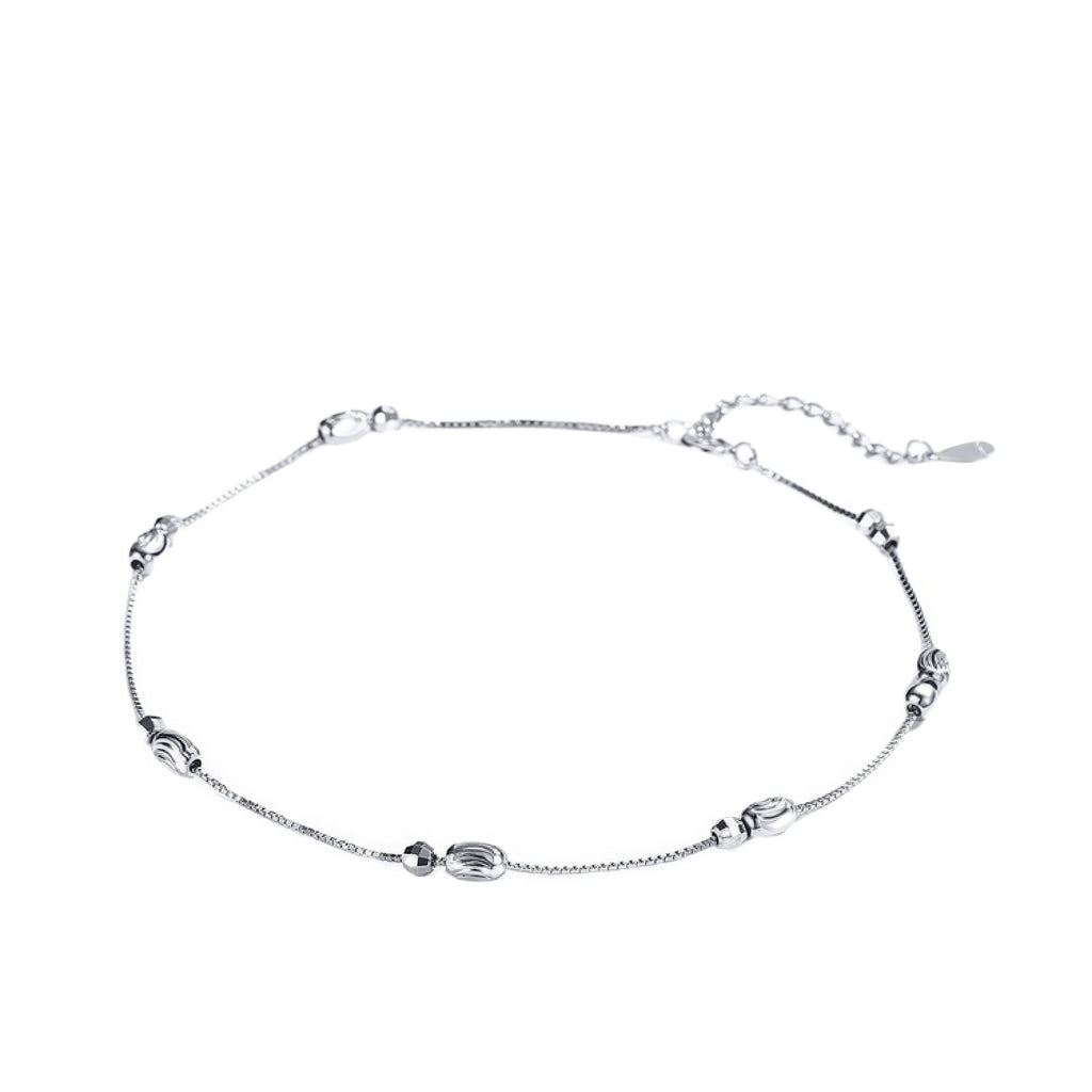 Flachgelegte 925 Silber Fusskette mit gleichmässig gesetzten Strukturperlen – ohne Zentrum, ohne Text