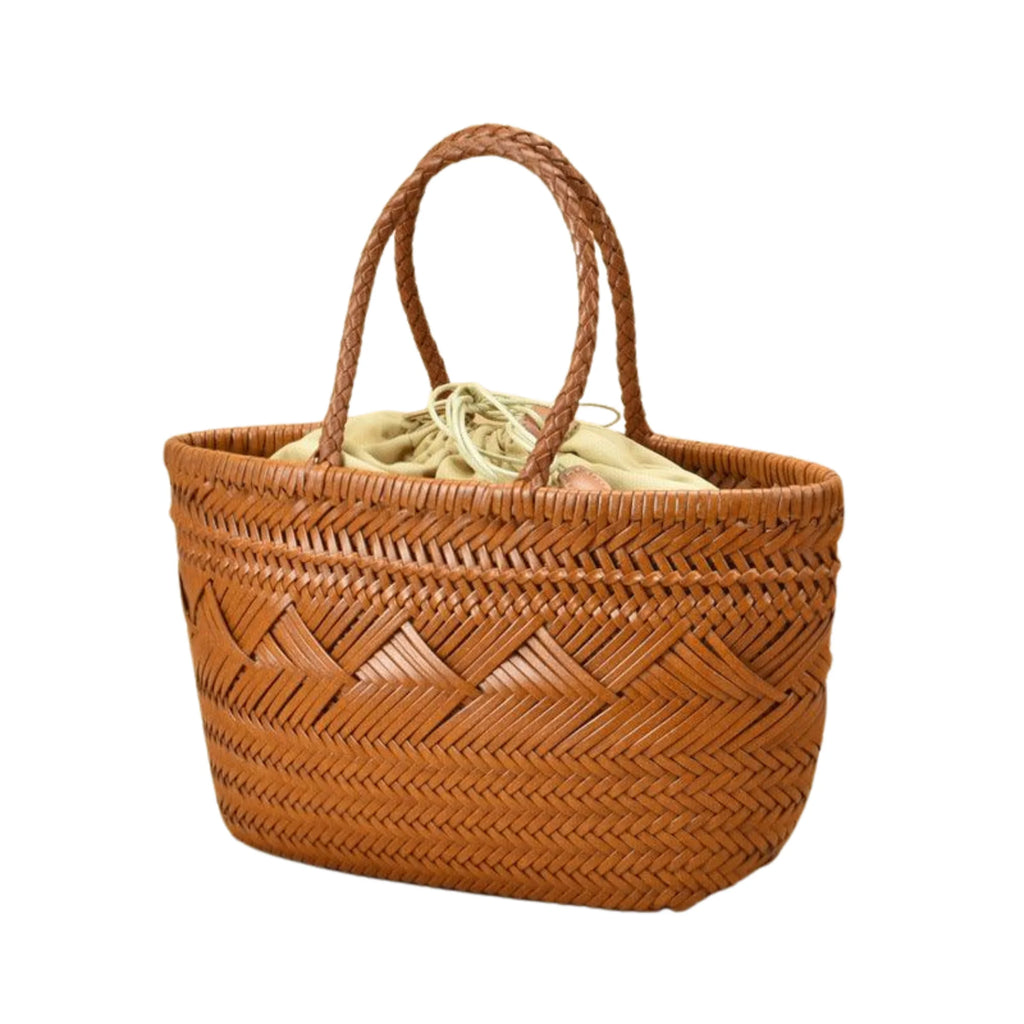 Rückansicht der Echtleder-Tasche mit geometrischem Flechtmuster, minimalistisch gehalten