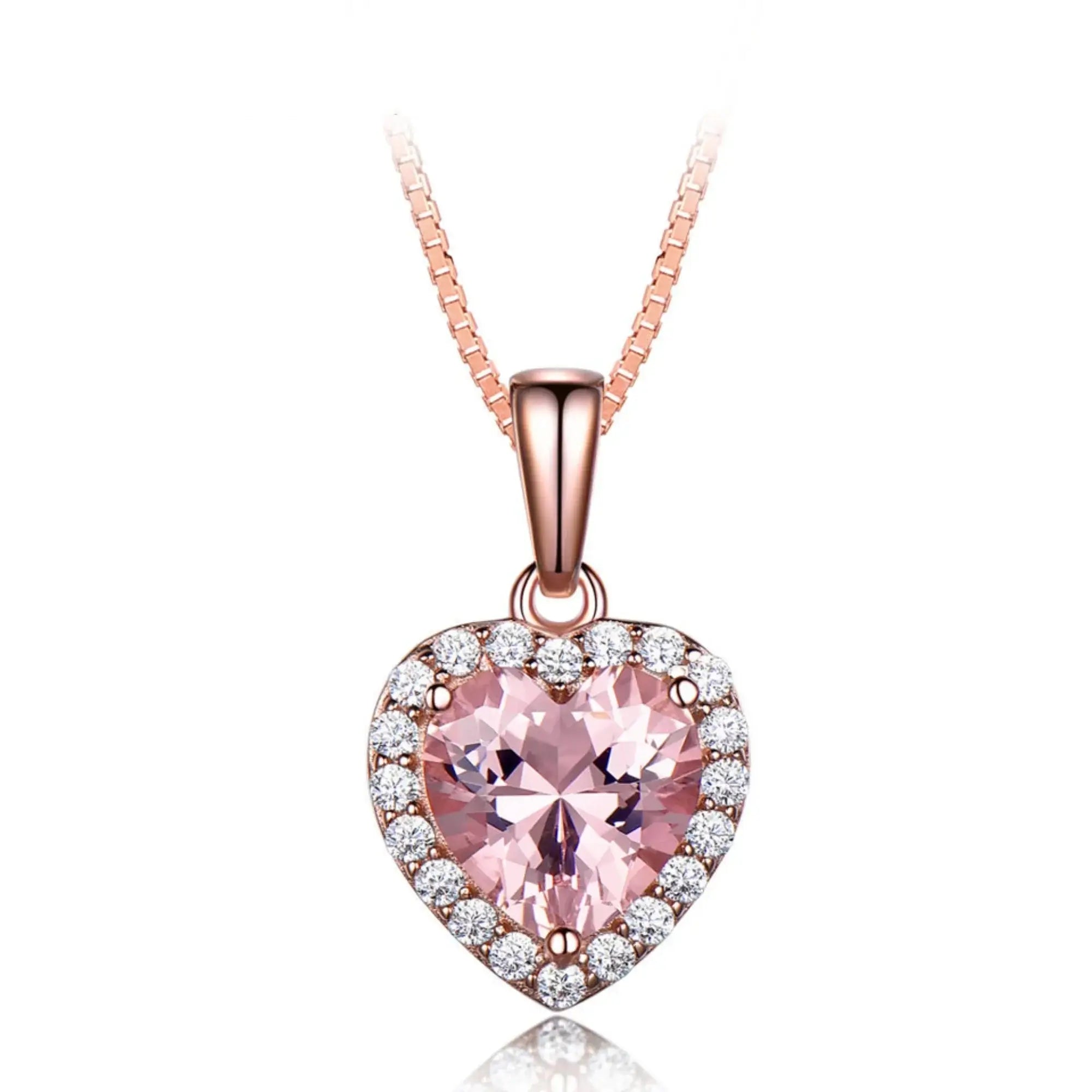 Herzanhänger mit rosa Kristall in Roségold an Kette getragen