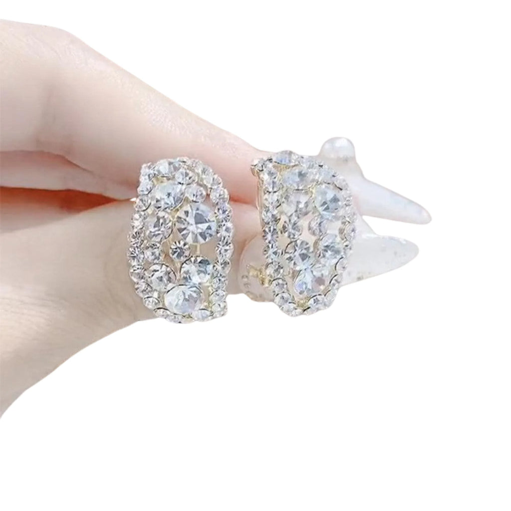 Zwei weisse Ohrstecker mit grossflächigem Kristallbesatz – ohne Gravur